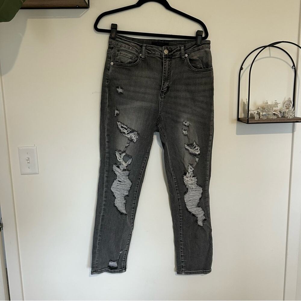 Risen Black Distressed High‎ Rise Skinny Jeans Size 31/13